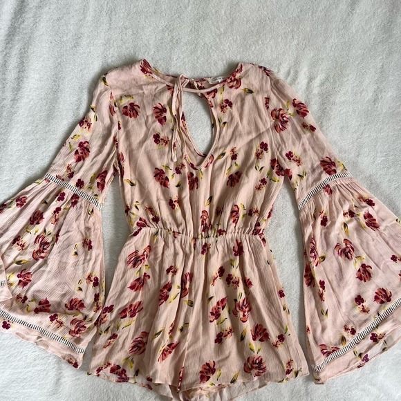 Free The Roses Flute Sleeve Keyhole Neck Floral Print Mini Dress Women's Small - Picture 1 of 6